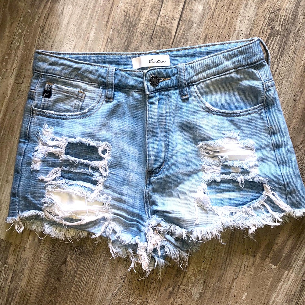 Kancan distressed light jean shorts size medium